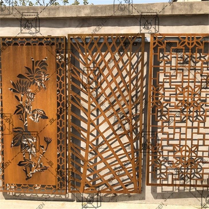 Freestanding Outdoor Divider