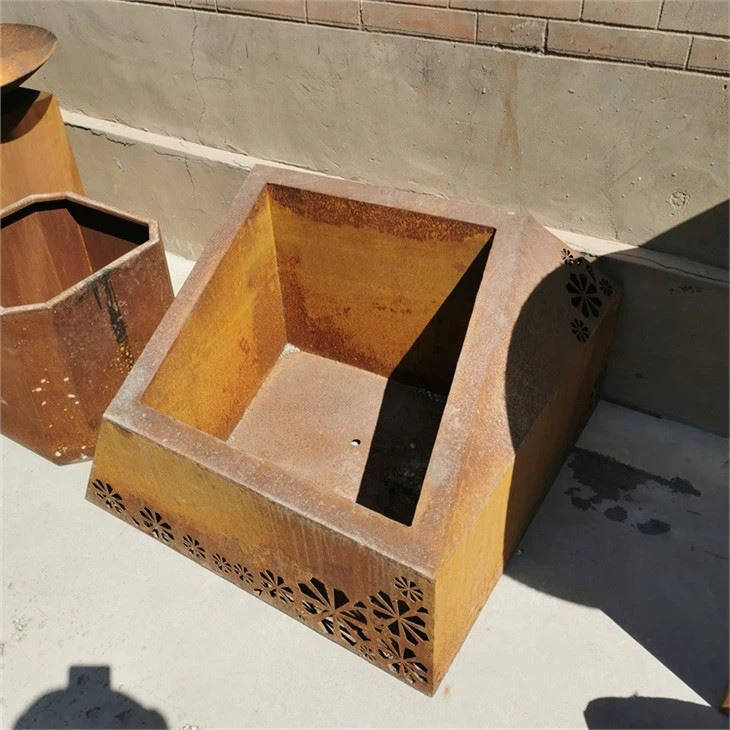 Lauko Corten plieno aprūdijęs sodintuvas