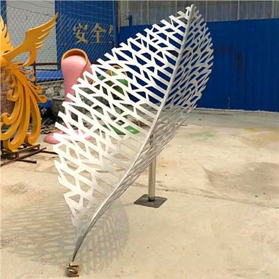 Nerūdijančio plieno tuščiavidurių lapų skulptūra