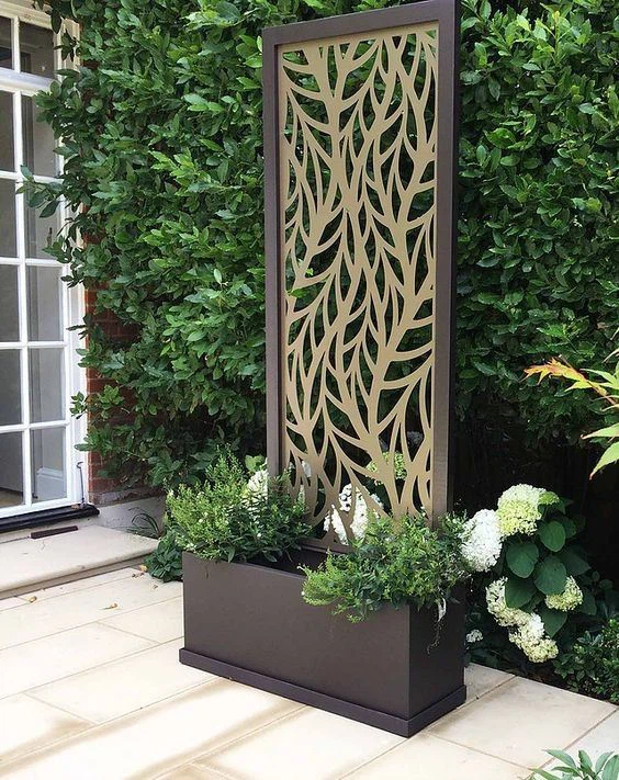 Courtyard Screen Fence