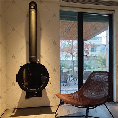 Juodo rėmo židinys