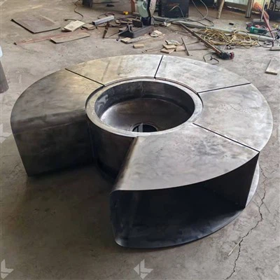 Corten plieno kiemo laužo duobė su griliu