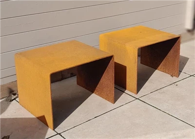 Corten plieno taburetė