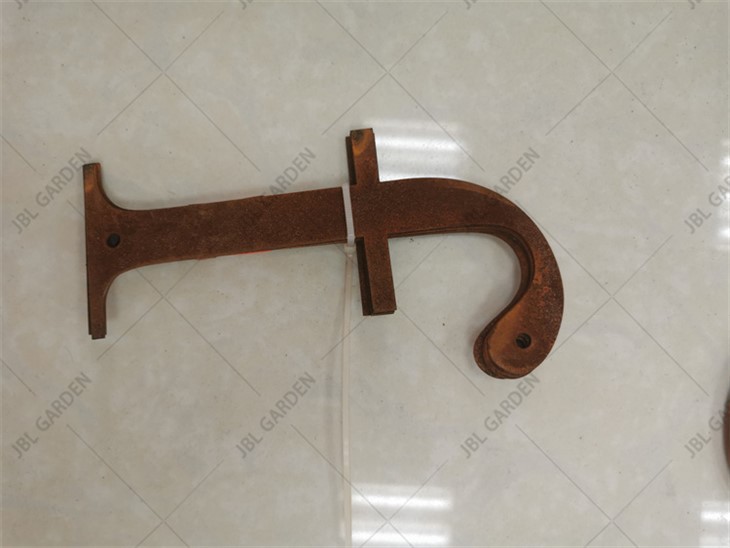 Atsparumas oro sąlygoms „Corten Steel“ (atsparumas oro sąlygoms) E raidė